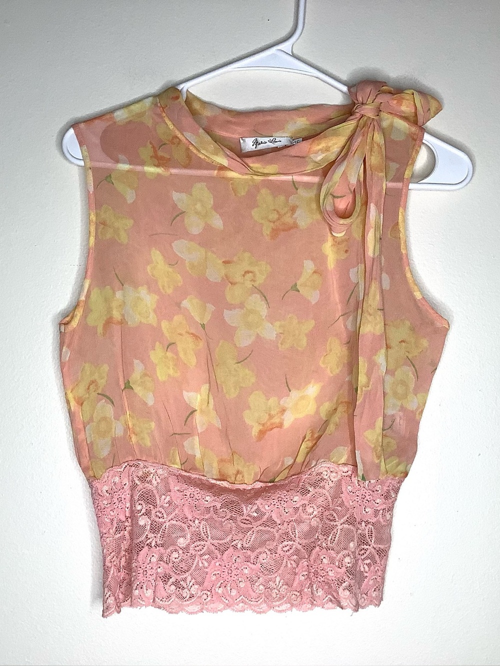 < Vintage Rare Marie Louis Made In Egypt Peach Floral Lace Trimmed Top >